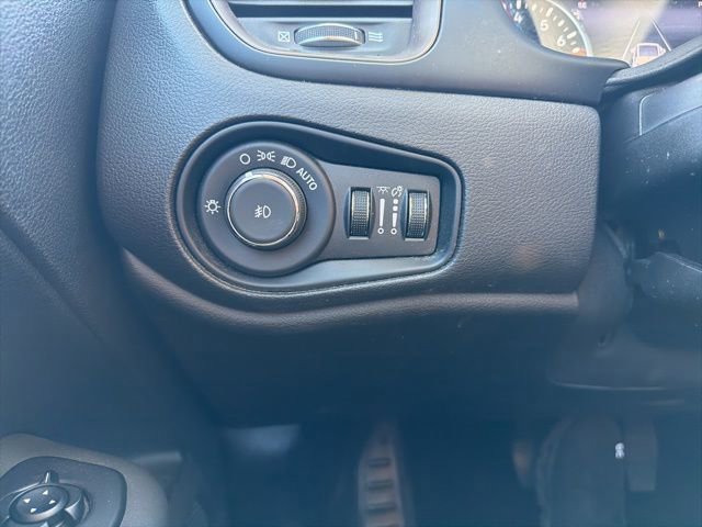 Used 2023 Jeep Renegade Latitude image 16