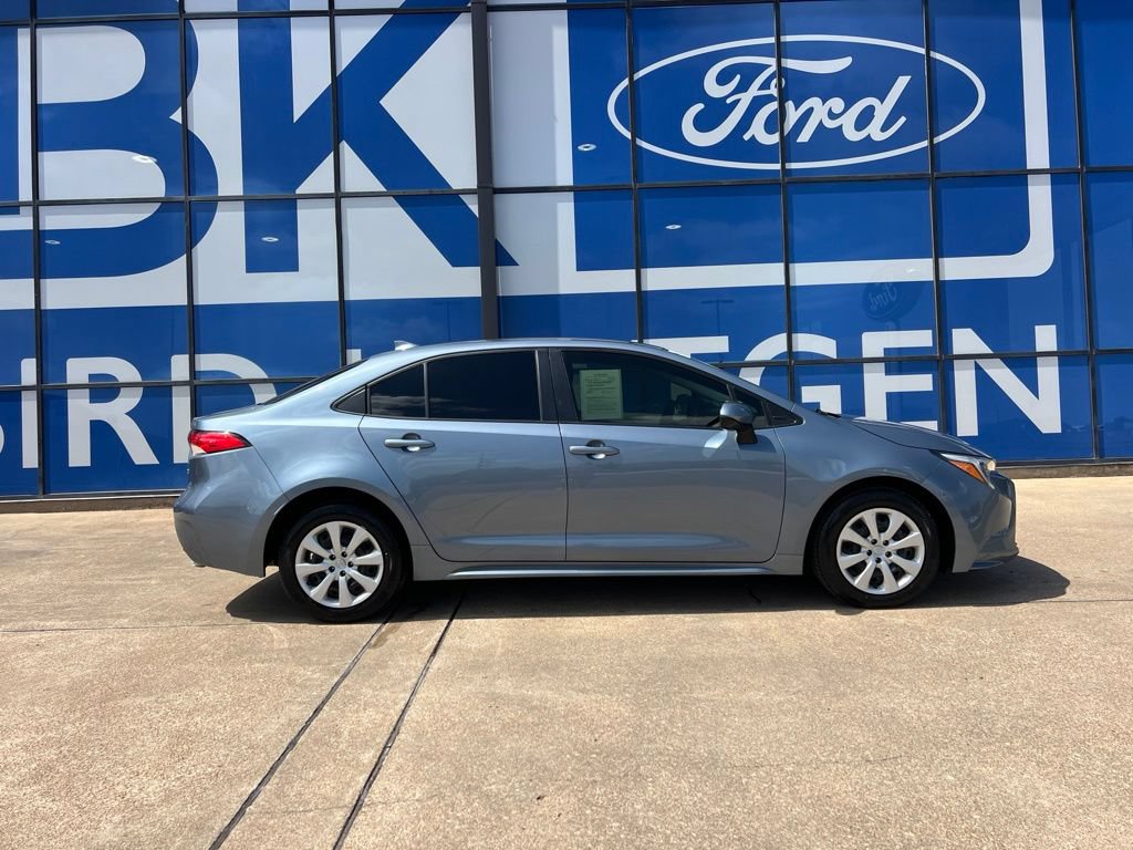 Used 2024 Toyota Corolla LE FWD image 8