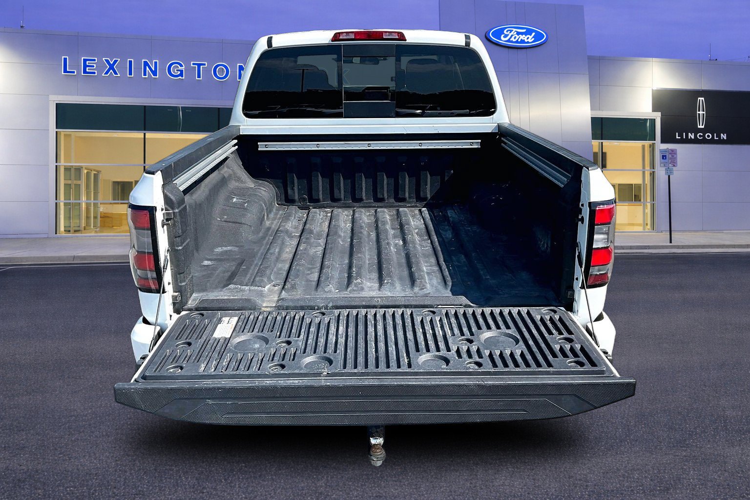 Used 2024 Nissan Frontier SV w/ SV Convenience Package AWD/4WD image 7
