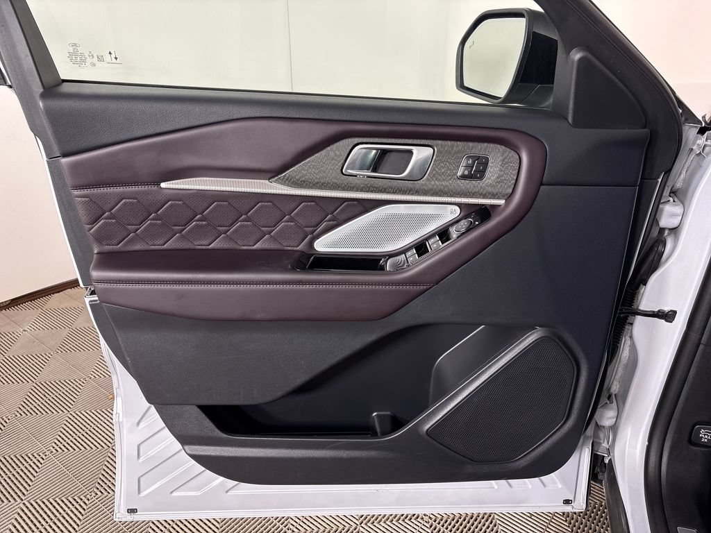 Certified 2025 Ford Explorer Platinum w/ LUX Leather Package AWD/4WD image 23