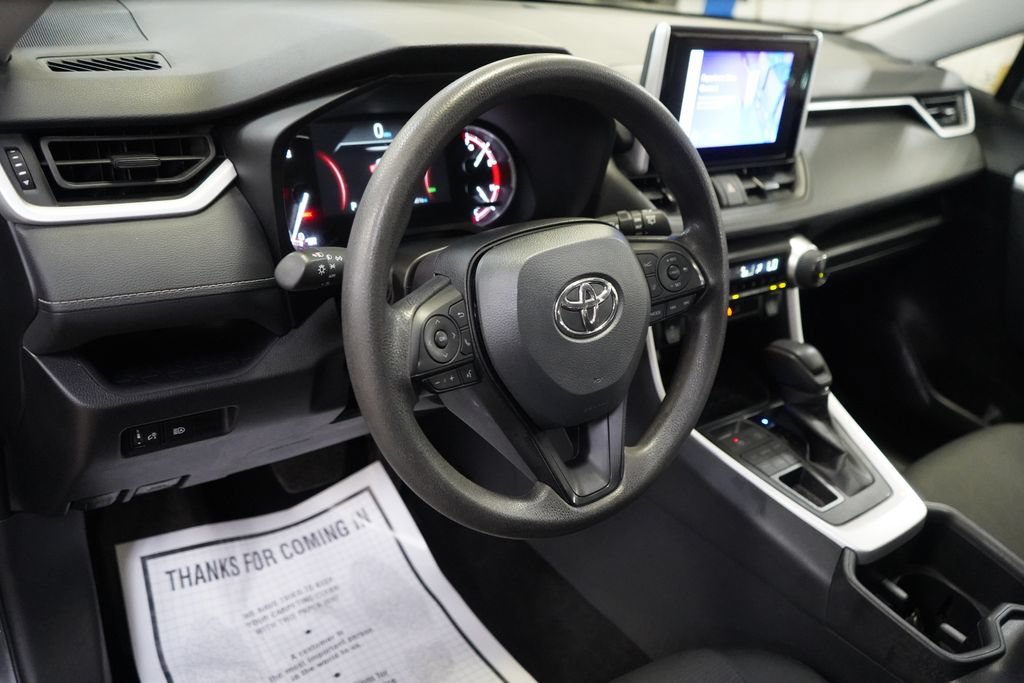 Used 2025 Toyota RAV4 XLE AWD/4WD image 16