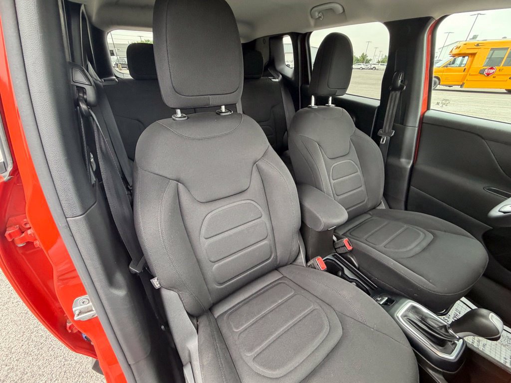 Used 2021 Jeep Renegade Latitude AWD/4WD image 44