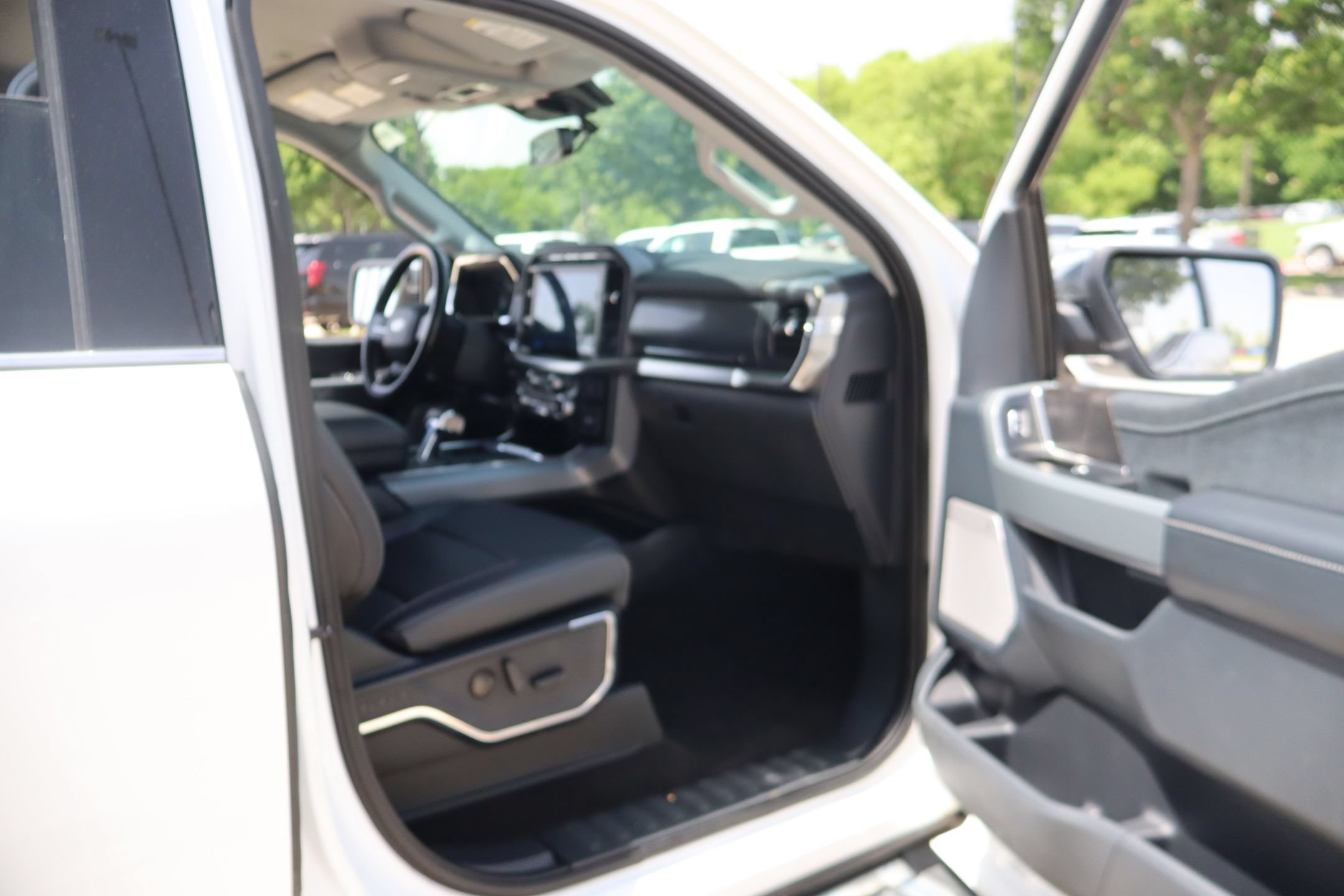 Certified 2022 Ford F150 Lariat AWD/4WD image 29