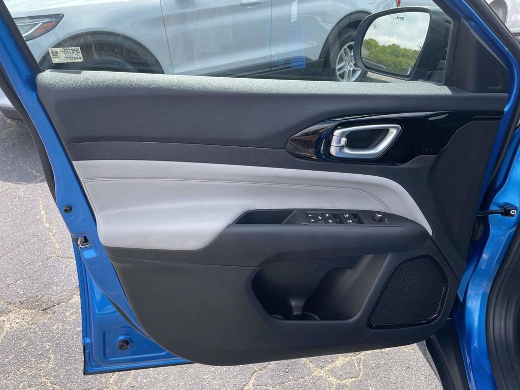Used 2025 Jeep Compass Limited AWD/4WD image 15