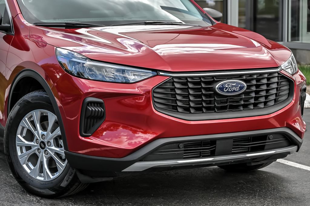 Certified 2023 Ford Escape Active AWD/4WD image 2