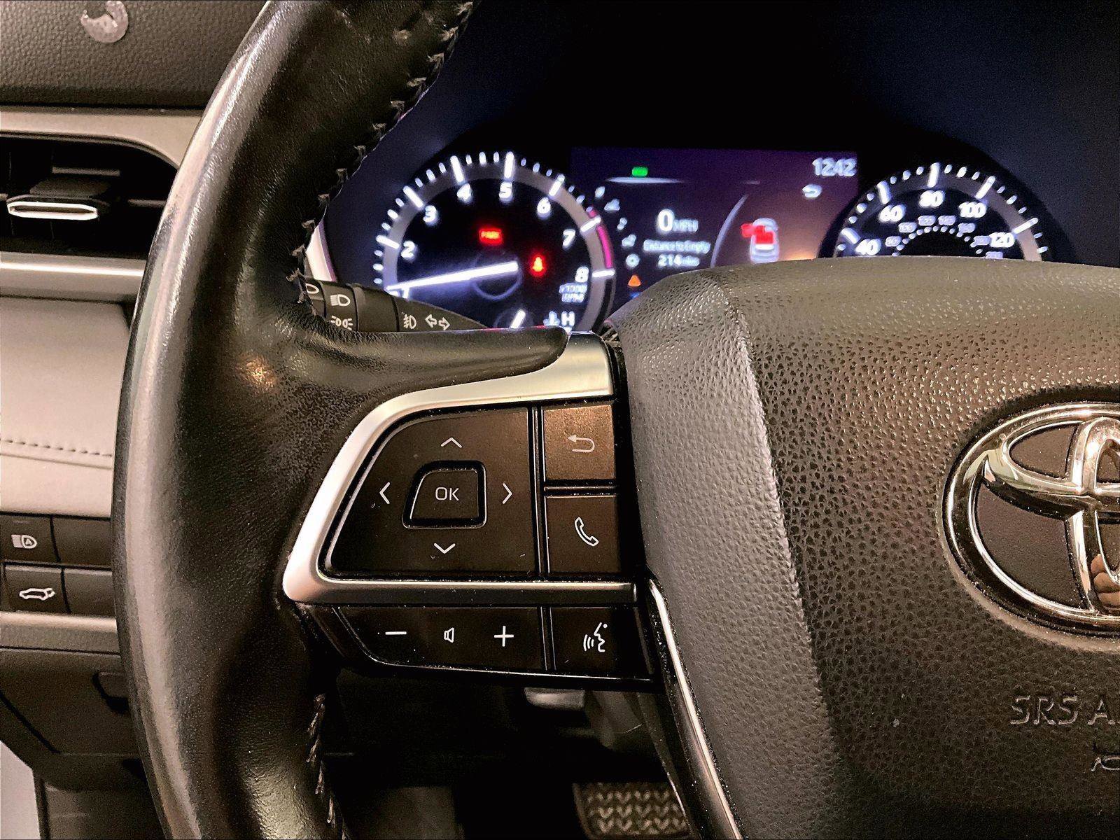 Used 2020 Toyota Highlander XLE AWD/4WD image 17