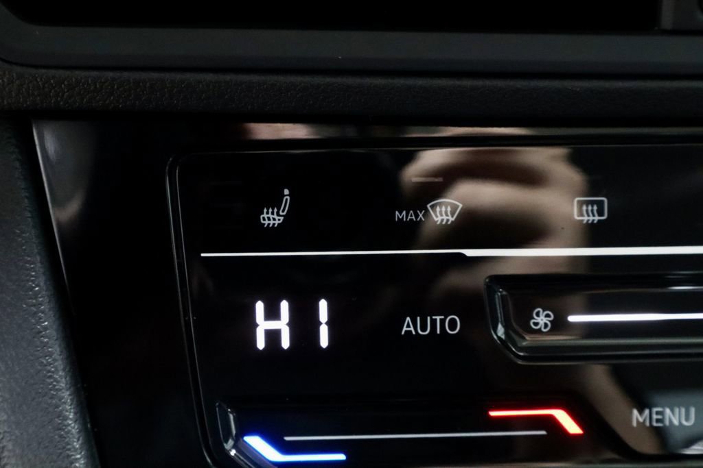 Used 2025 Volkswagen Jetta SE image 11