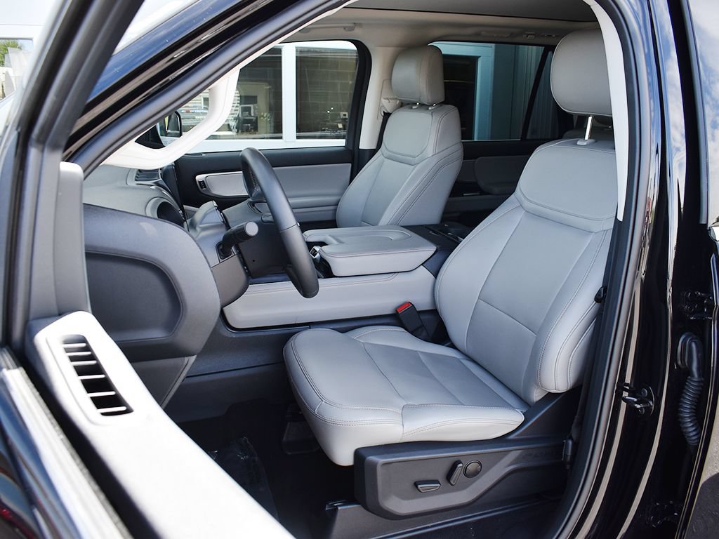 Certified 2025 Ford Expedition Active AWD/4WD image 5