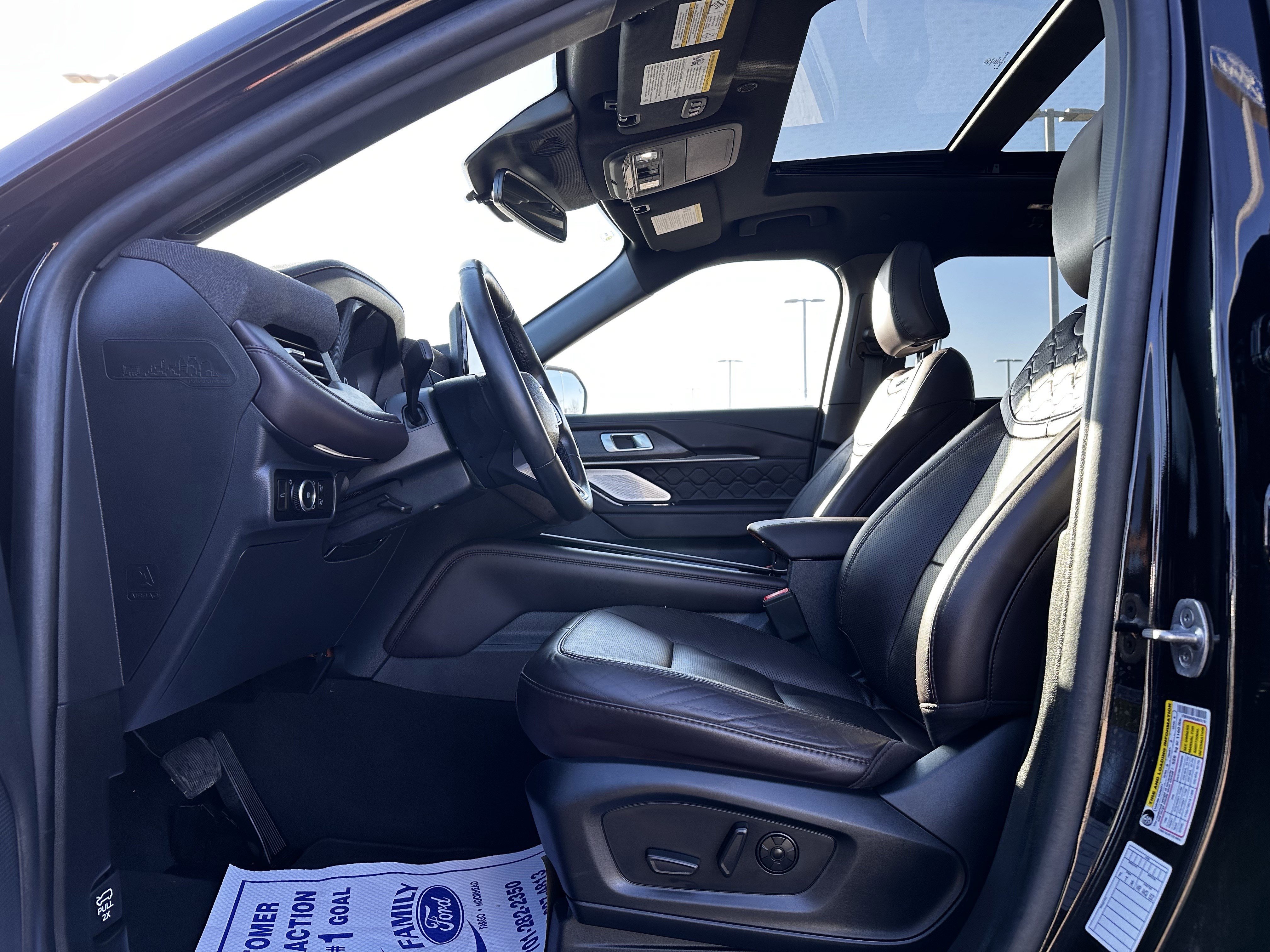 Certified 2025 Ford Explorer Platinum w/ LUX Leather Package image 18