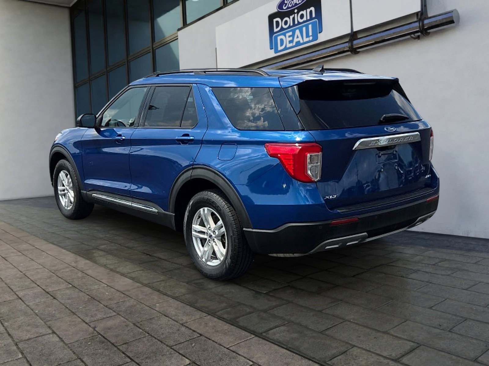 Certified 2021 Ford Explorer XLT w/ Equipment Group 202A AWD/4WD image 5