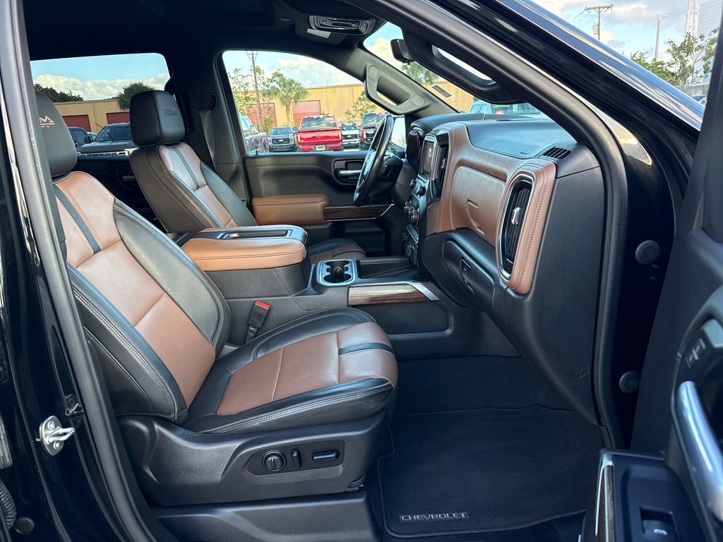 Used 2021 Chevrolet Silverado 1500 High Country w/ Technology Package image 28