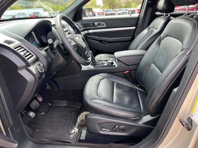 Certified 2017 Ford Explorer XLT w/ Equipment Group 202A AWD/4WD image 18