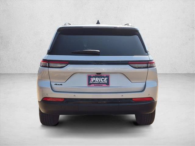 Used 2025 Jeep Grand Cherokee 4WD image 7