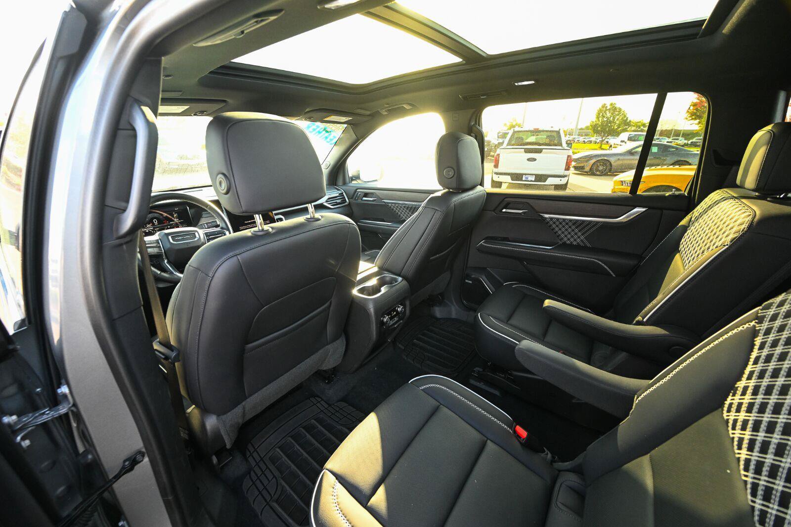 Used 2024 GMC Acadia Denali AWD/4WD image 45