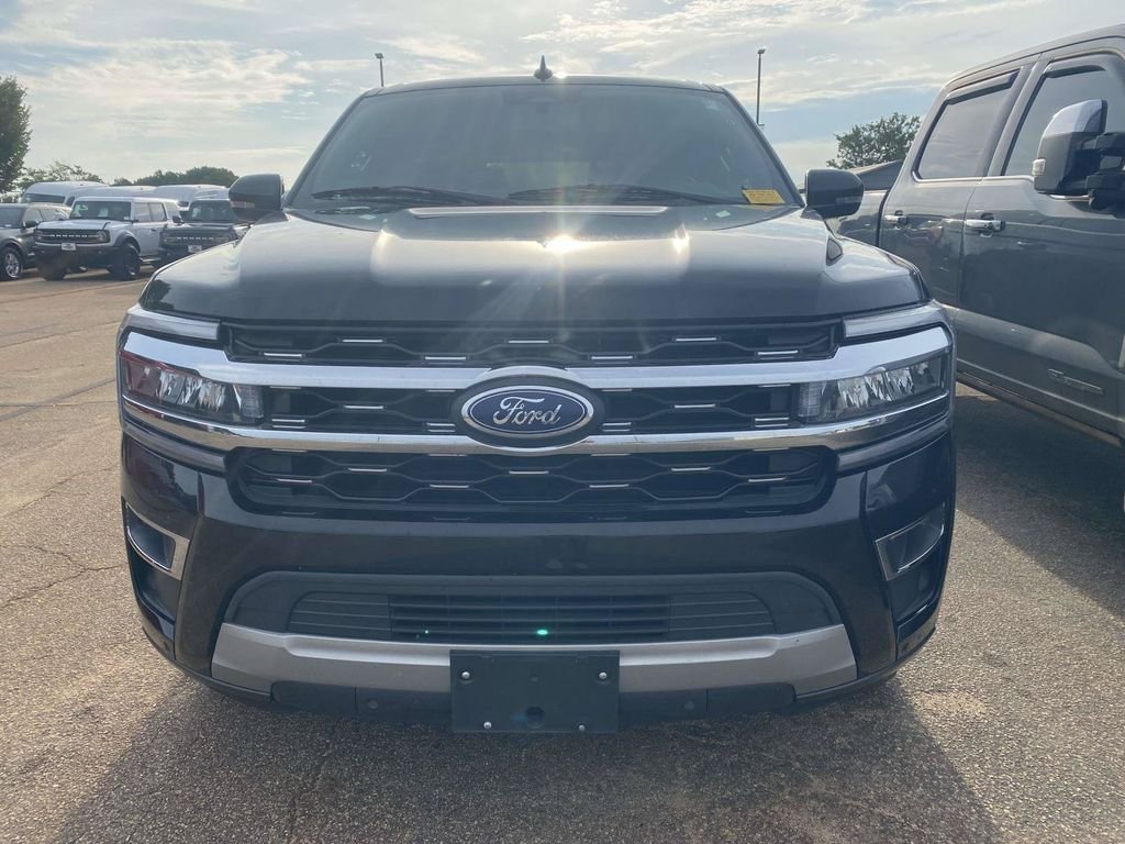 Certified 2022 Ford Expedition Max Limited RWD image 2