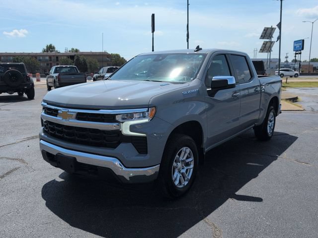 Used 2024 Chevrolet Silverado 1500 LT AWD/4WD image 3