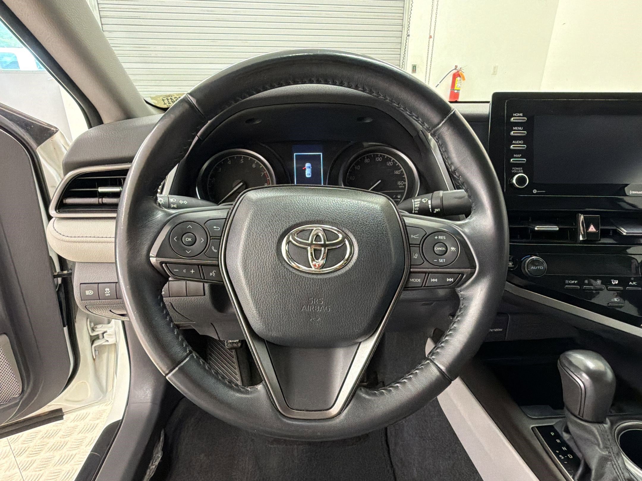 Used 2022 Toyota Camry SE FWD image 23