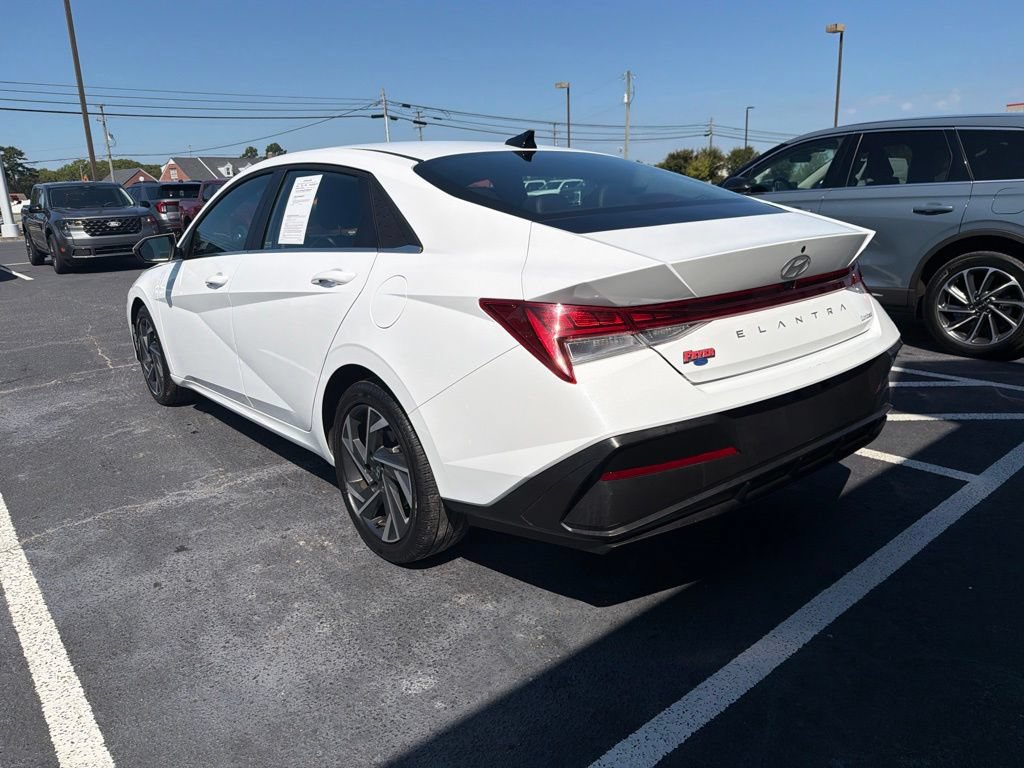 Used 2025 Hyundai Elantra Limited FWD image 3