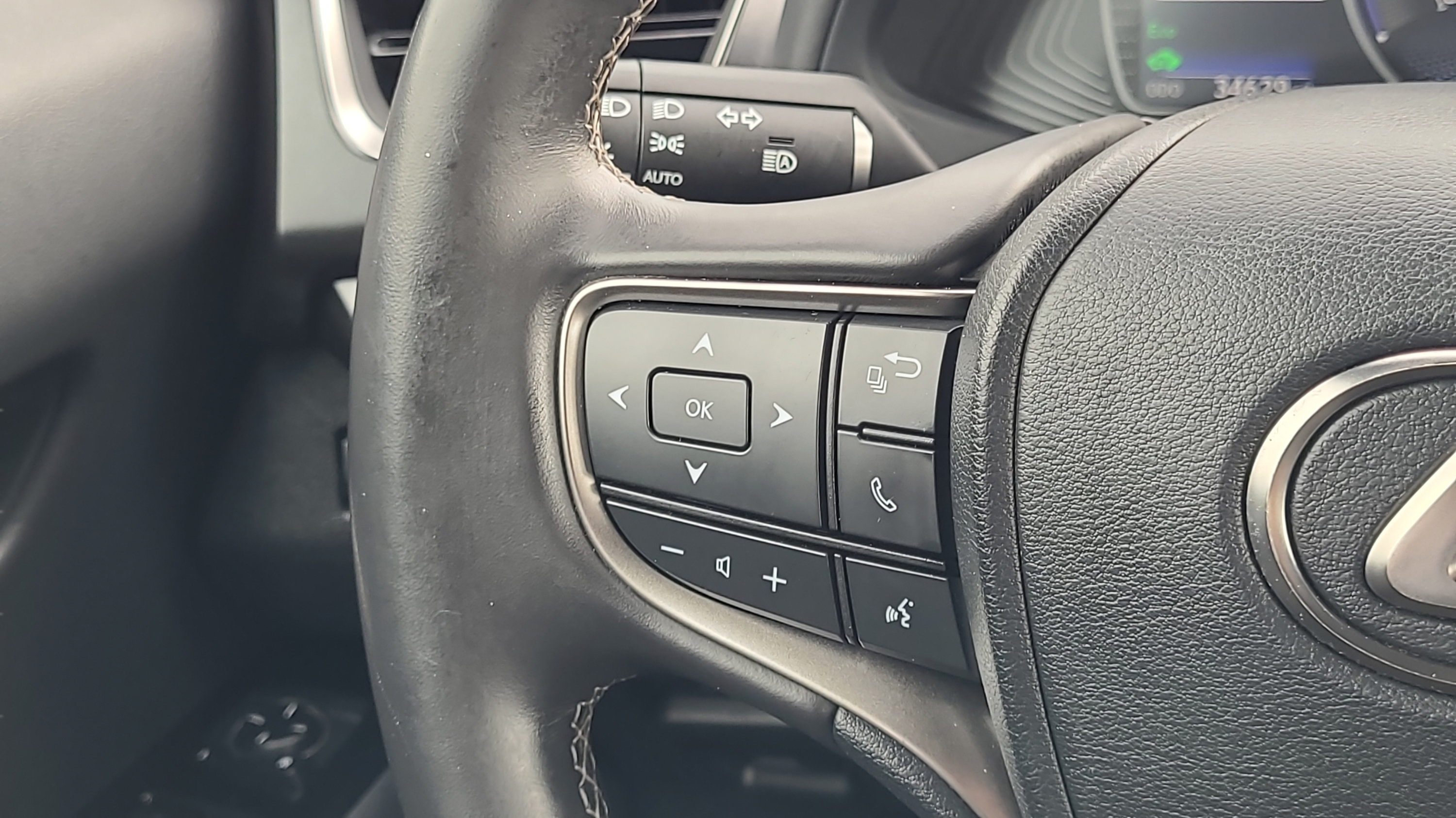 Used 2019 Lexus UX 250h w/ Accessory Package 2 AWD/4WD image 14