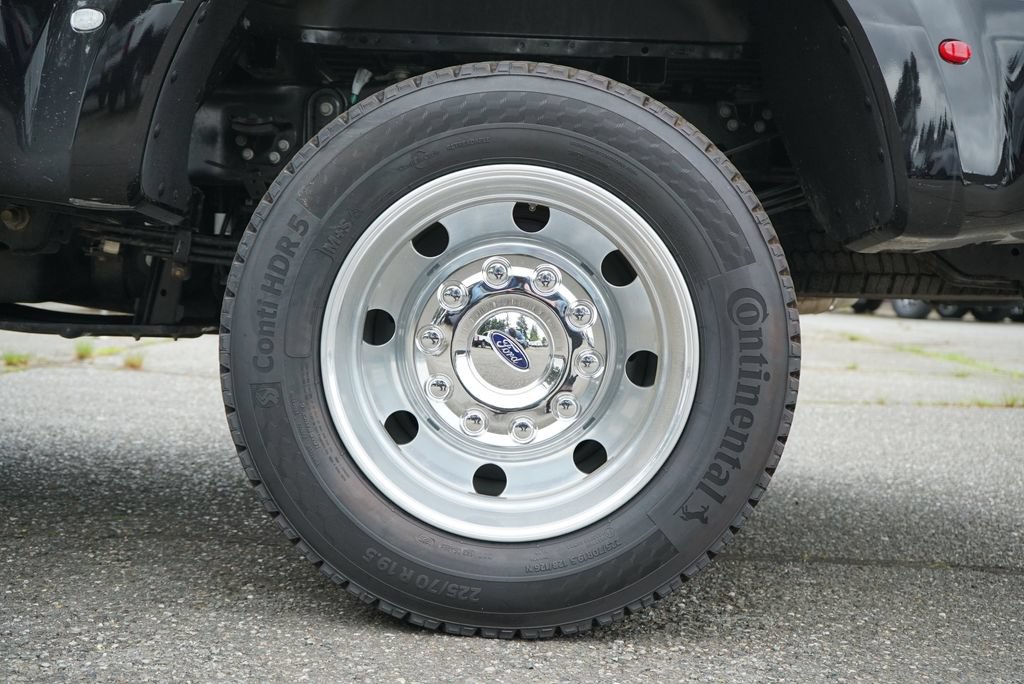 Certified 2025 Ford F450 Platinum w/ FX4 Off-Road Package AWD/4WD image 34