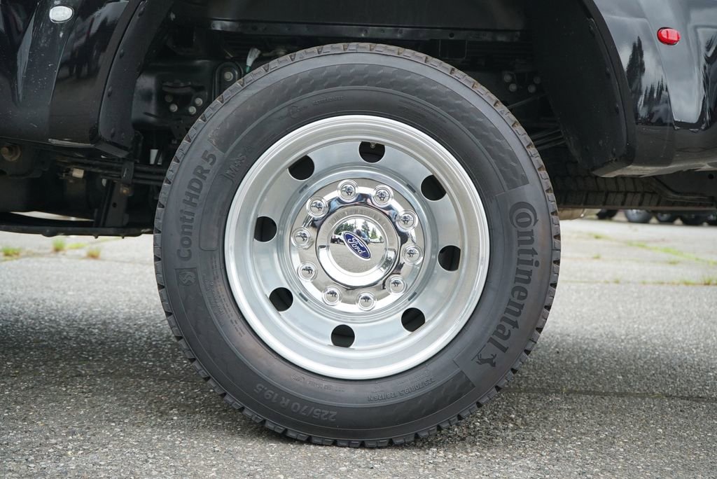 Certified 2025 Ford F450 Platinum w/ FX4 Off-Road Package AWD/4WD image 34