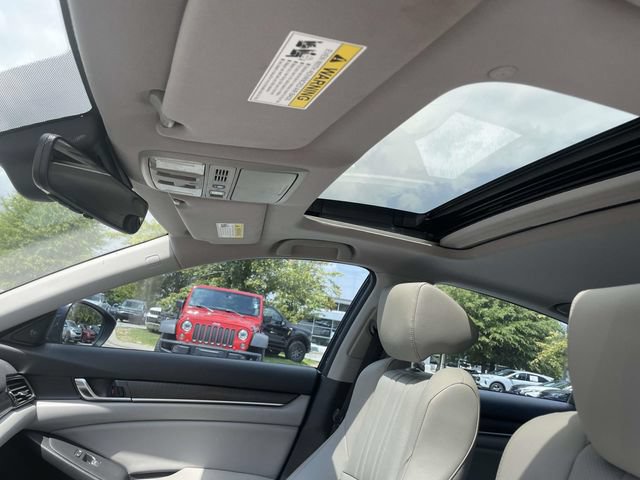 Used 2018 Honda Accord Touring image 24
