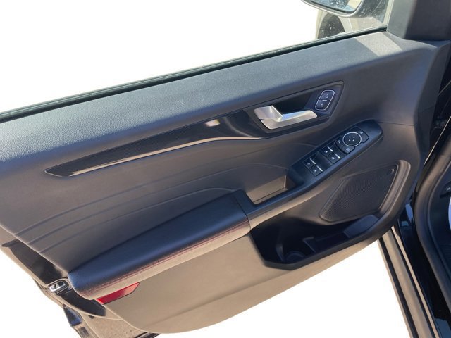 Certified 2025 Ford Escape ST-Line Select image 17