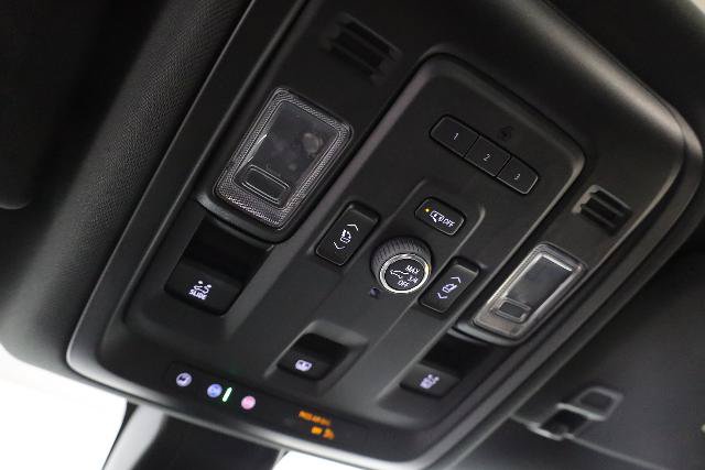 Used 2022 Chevrolet Suburban RST w/ Sport Performance Package AWD/4WD image 28
