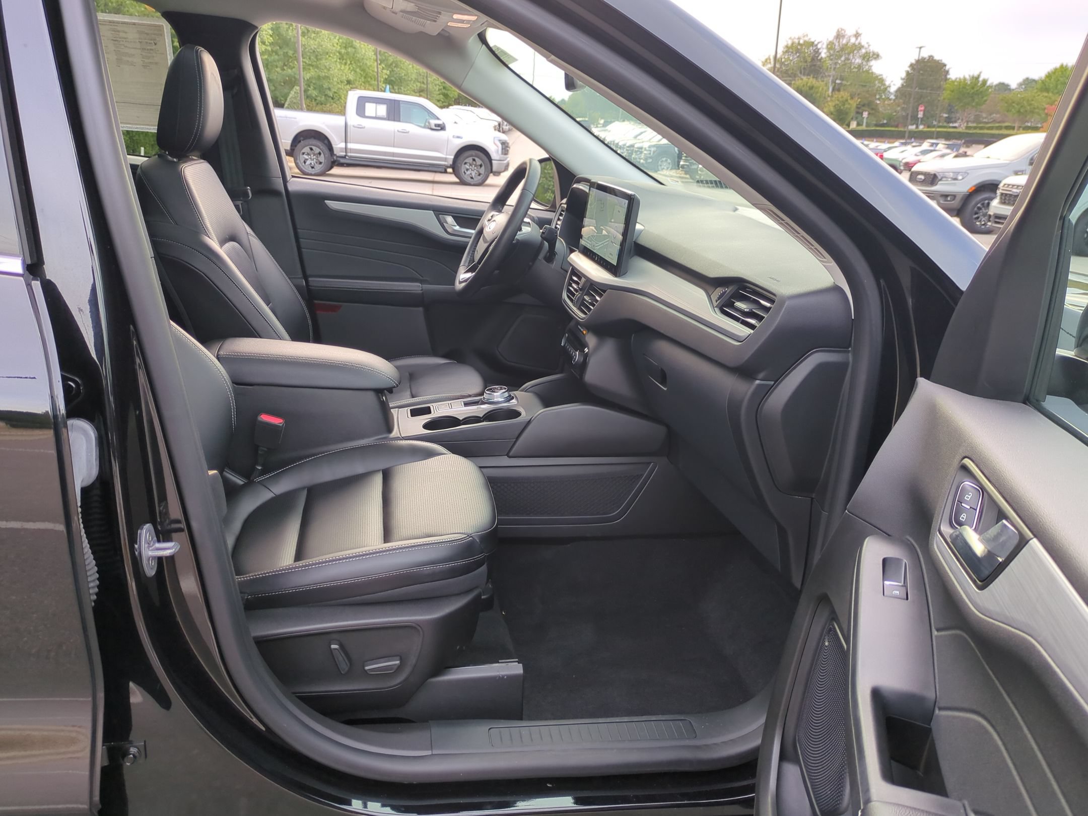 Certified 2023 Ford Escape Platinum AWD/4WD image 39
