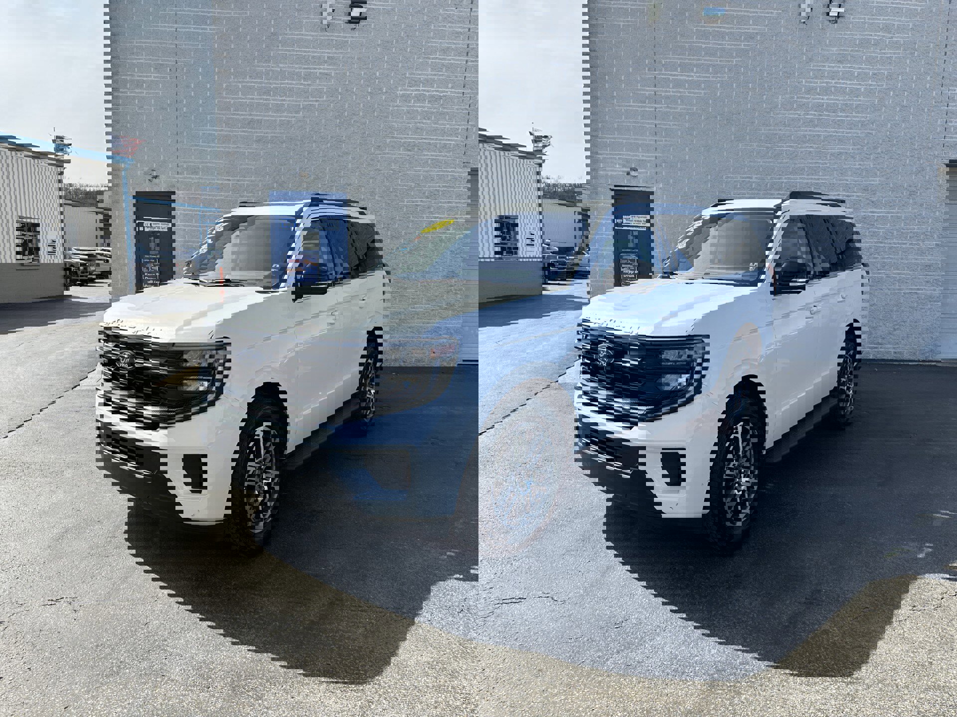 Certified 2025 Ford Expedition Active image 2