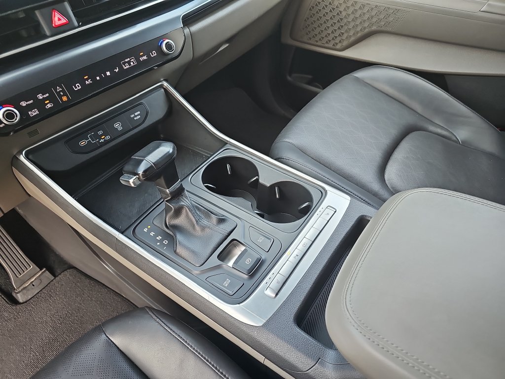 Used 2025 Kia Carnival FWD image 22
