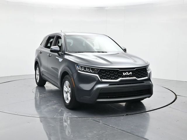 Used 2023 Kia Sorento LX image 4