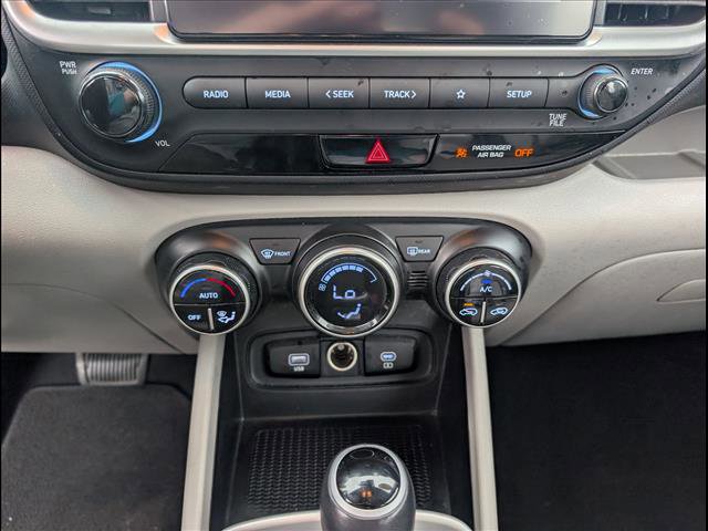 Used 2023 Hyundai Venue SEL image 12