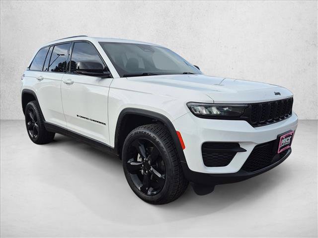 Used 2023 Jeep Grand Cherokee Altitude AWD/4WD image 3