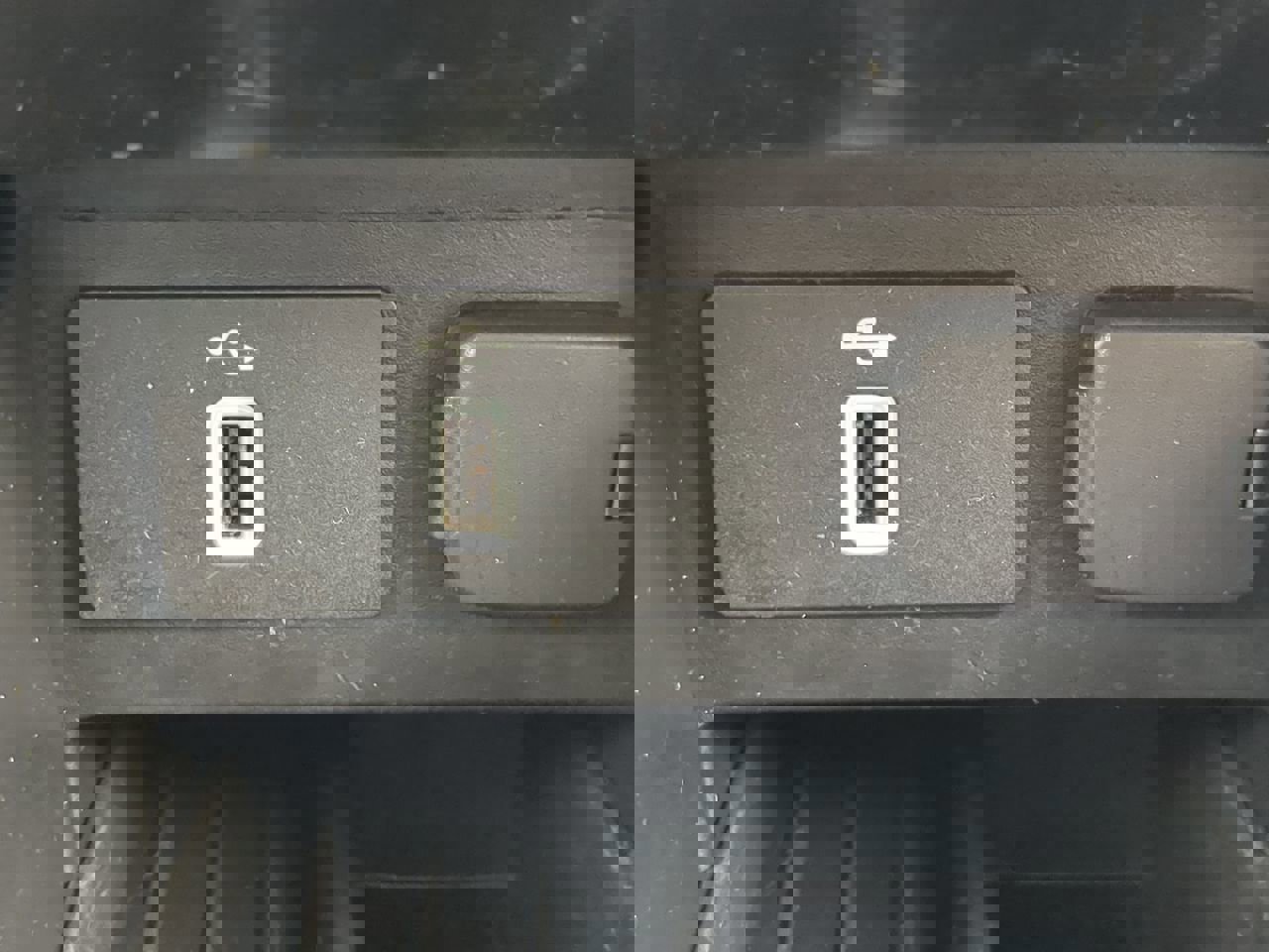 Certified 2018 Ford Explorer XLT w/ Equipment Group 202A image 19