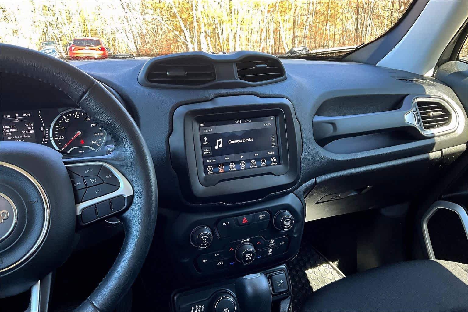 Used 2020 Jeep Renegade Latitude w/ Cold Weather Group AWD/4WD image 7