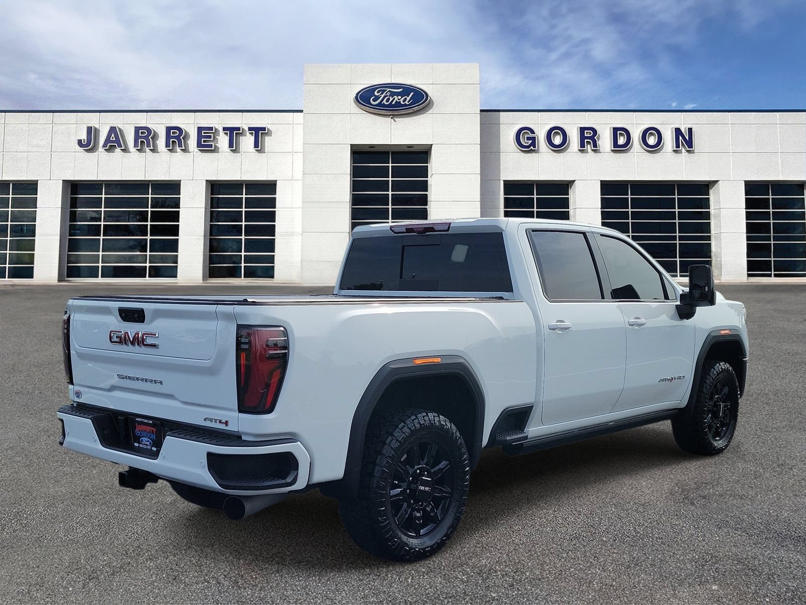 Used 2024 GMC Sierra 2500 AT4 w/ AT4 Premium Plus Package AWD/4WD image 4