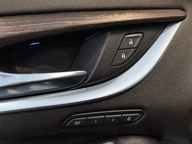 Used 2022 Buick Enclave Avenir image 18