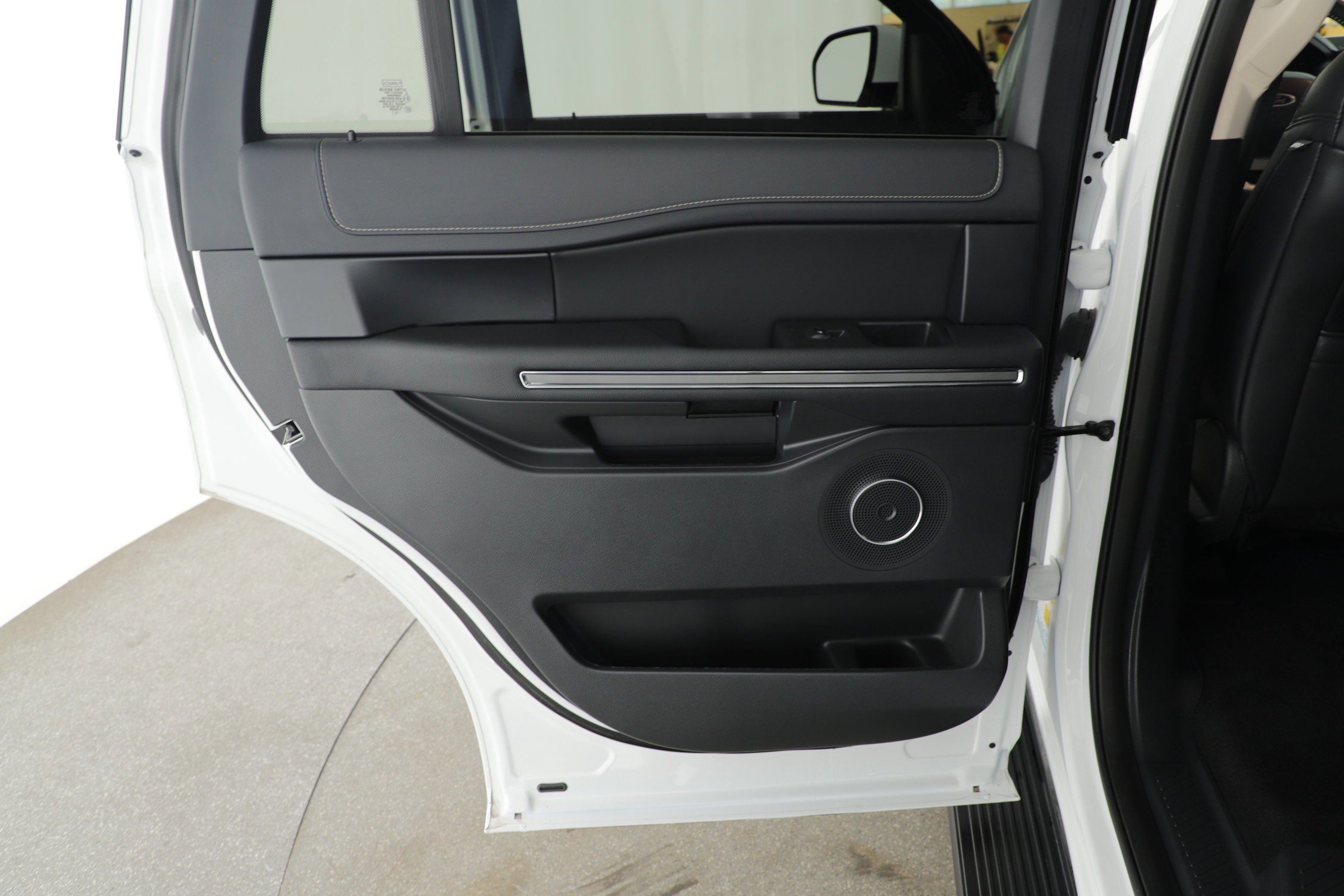 Certified 2024 Ford Expedition XLT image 12