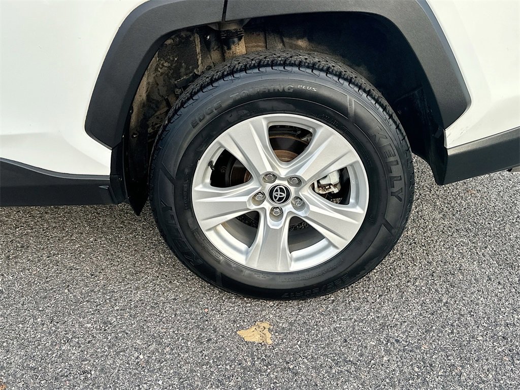 Used 2021 Toyota RAV4 XLE w/ Convenience Package image 24