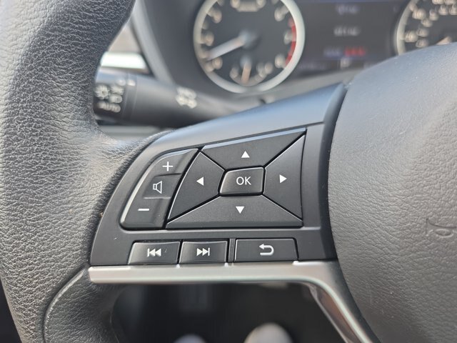Used 2025 Nissan Altima 2.5 SV FWD image 19