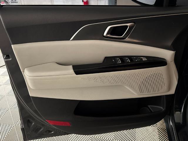 Used 2022 Kia Carnival LX FWD image 10