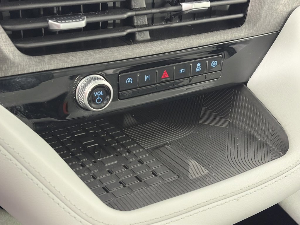 Certified 2025 Ford Explorer Platinum w/ LUX Leather Package image 21