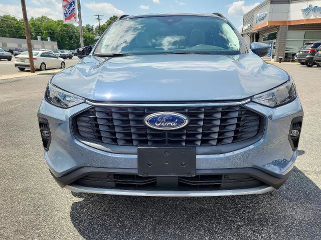 Certified 2025 Ford Escape SE FWD image 2