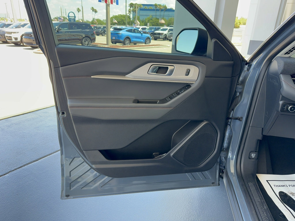 Certified 2025 Ford Explorer Active w/ Active Comfort Package RWD image 8