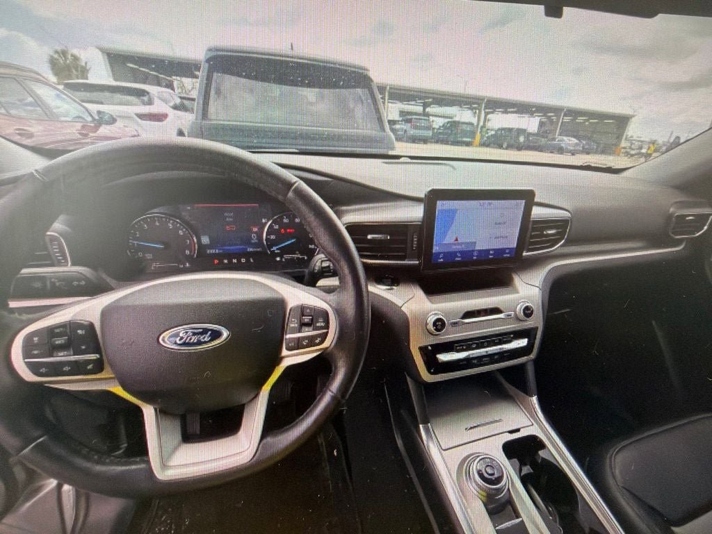 Certified 2023 Ford Explorer XLT w/ Equipment Group 202A RWD image 9