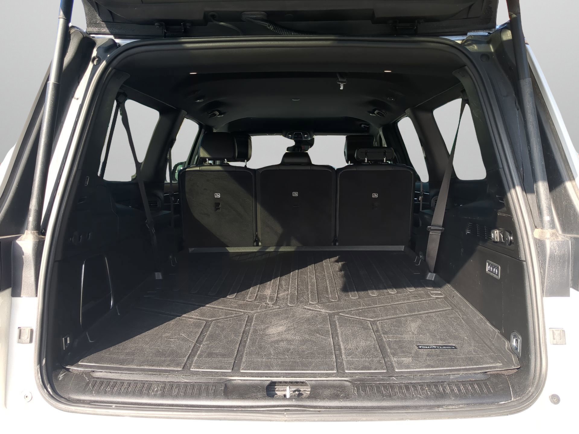 Used 2023 Jeep Wagoneer L Series III w/ Preferred Equipment Group image 39