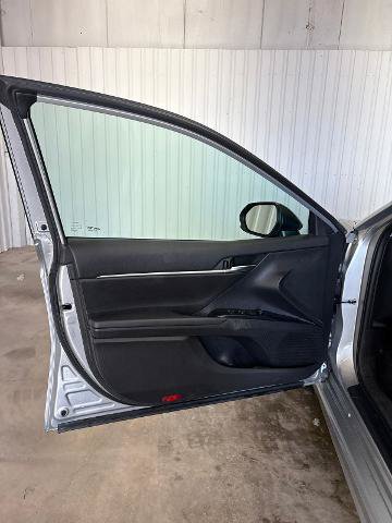 Used 2020 Toyota Camry SE w/ 4 Season Floor Mat Package AWD/4WD image 8