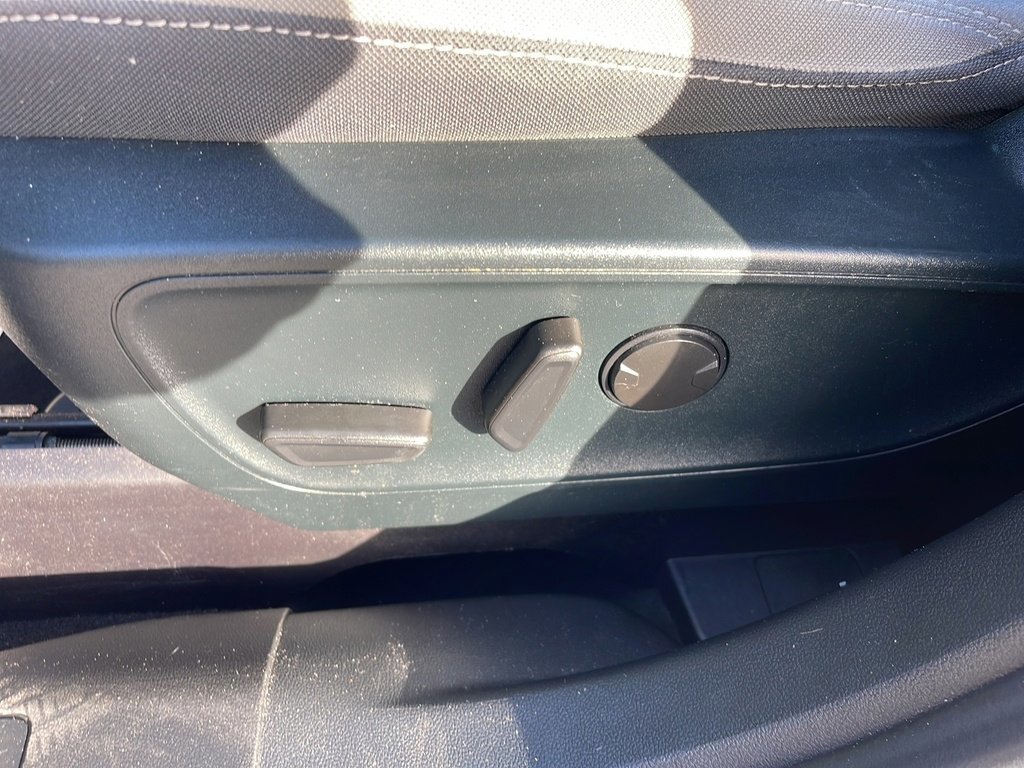 Certified 2020 Ford Escape SE image 33