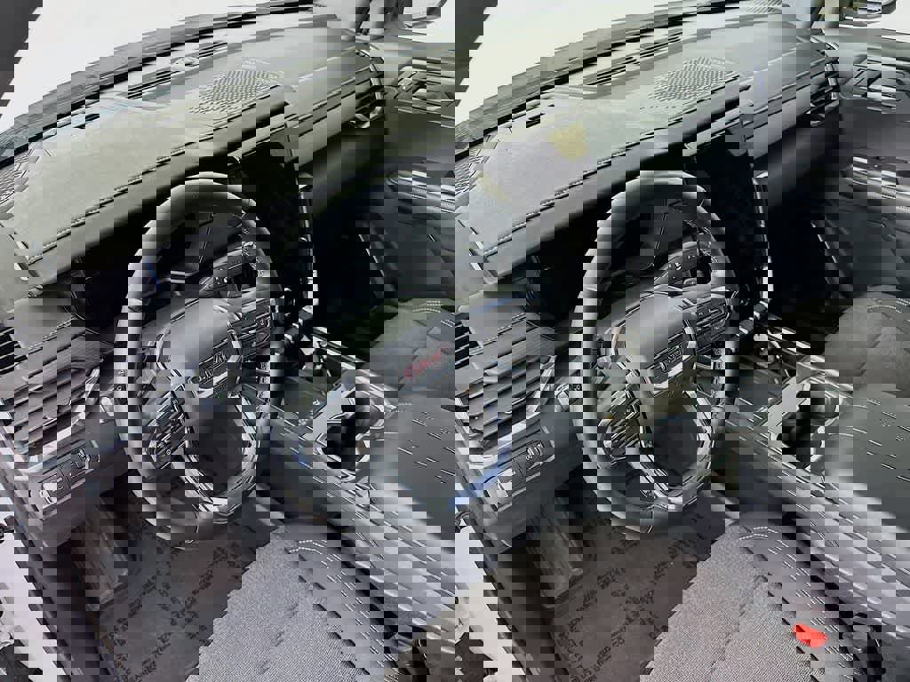 Used 2025 GMC Acadia Elevation image 9